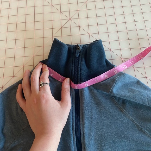 Nike Dri-fit size small stretchy athletic workout light and dark blue jacket - Picture 9 of 16